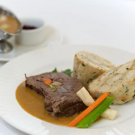 Bílý Páv Hotel 3*