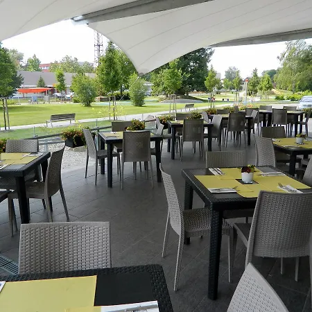 Bily Pav Hotel Benatky nad Jizerou